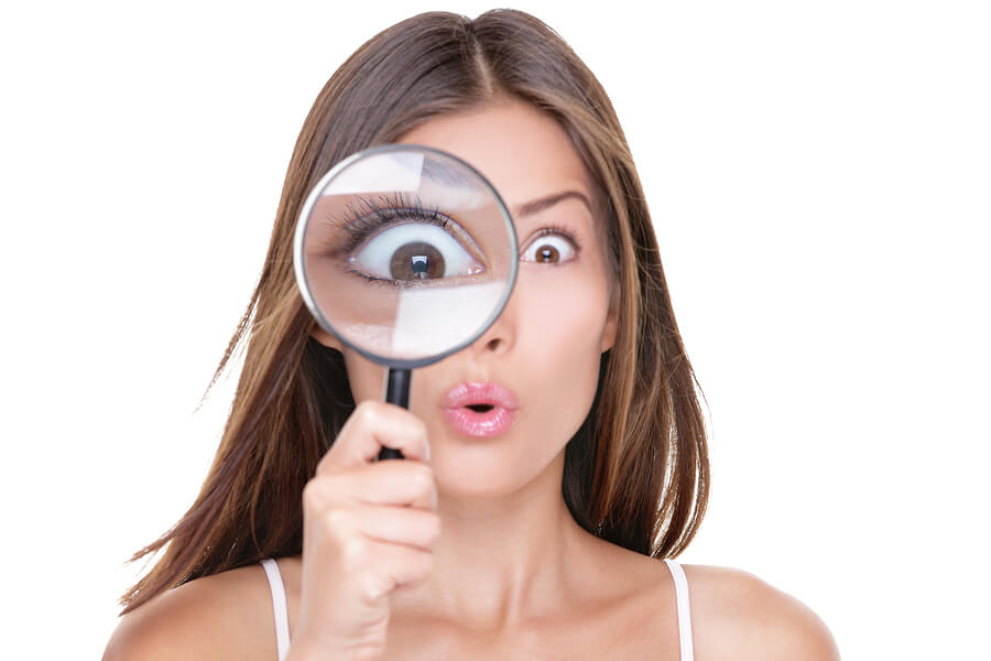 e-marketing mind services of digital seo with a pretty lady